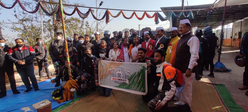 msakshar-news-bikers-from-nashik-donated-essential-items-to-Aadhar-Tirtha-and-Balsadan-image-1